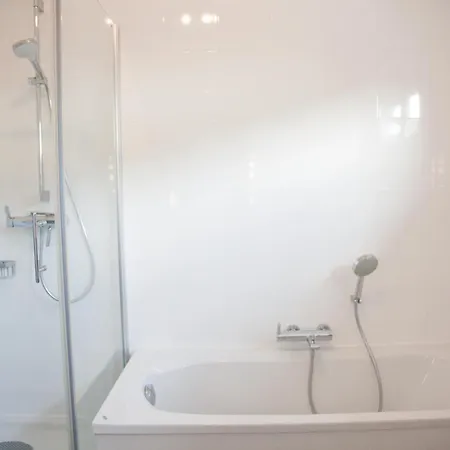 Top! Exklusive Seewohnung In Velden Wahlweise Mit Motorboot * Augsdorf