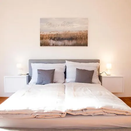 Top! Exklusive Seewohnung In Velden Wahlweise Mit Motorboot *