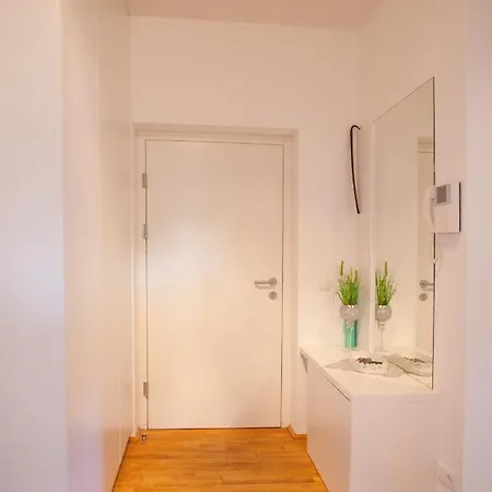 Daire Top! Exklusive Seewohnung In Velden Wahlweise Mit Motorboot